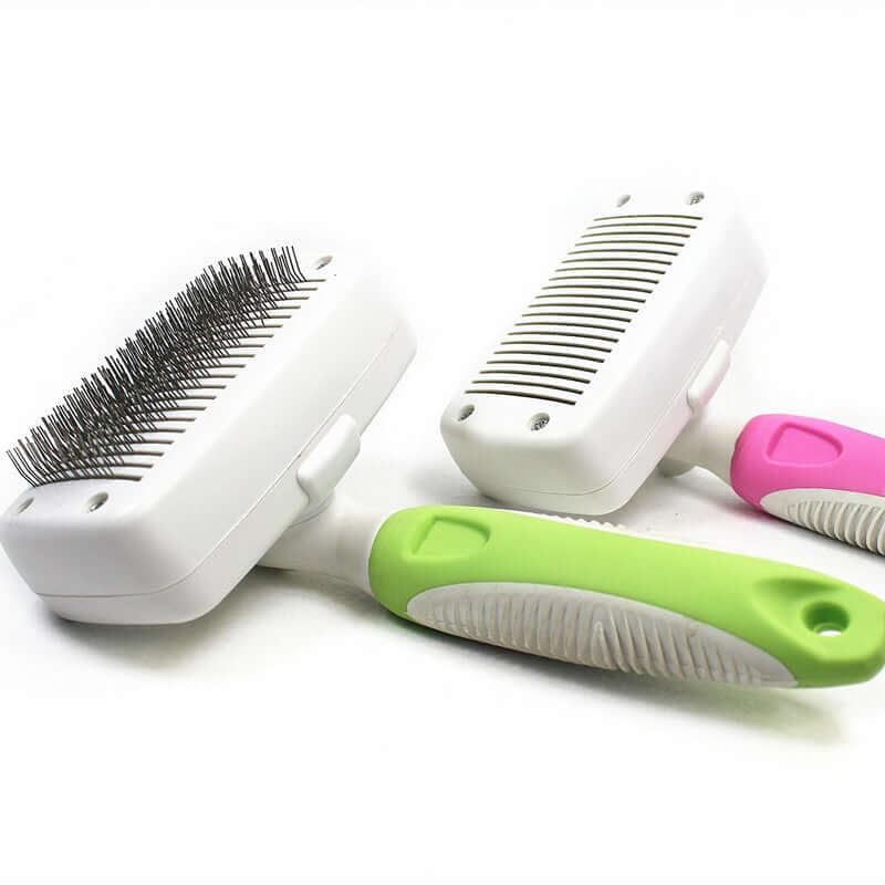 Automatic hair removal wire comb with green and pink handles for dogs, suitable for Teddy, Bichon, and Golden Retrievers.